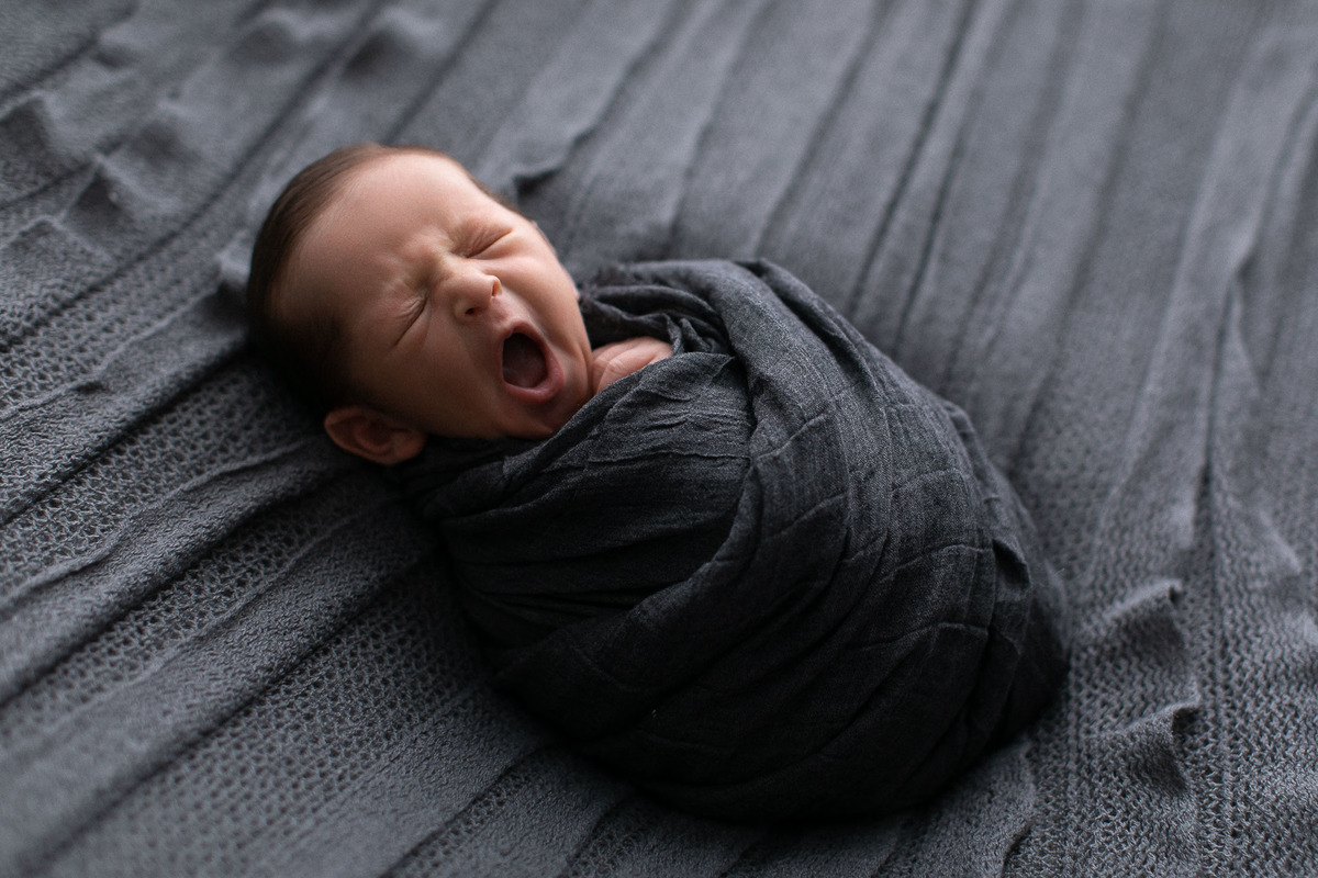Gustavo Sousa fotógrafo atende em Maringá com suas fotografias de bebês, newborn e ensaios. 