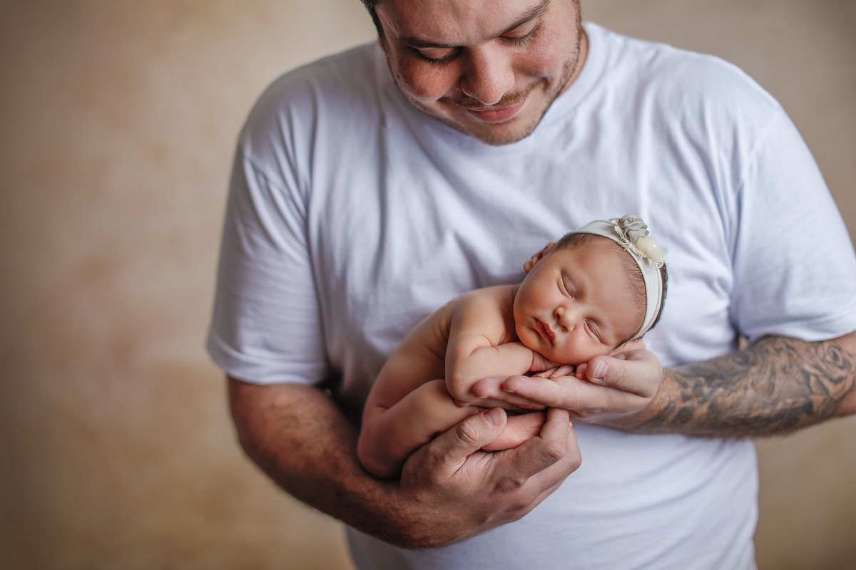 Gustavo Sousa fotografia ensaio de recém-nascido newborn em Maringá.