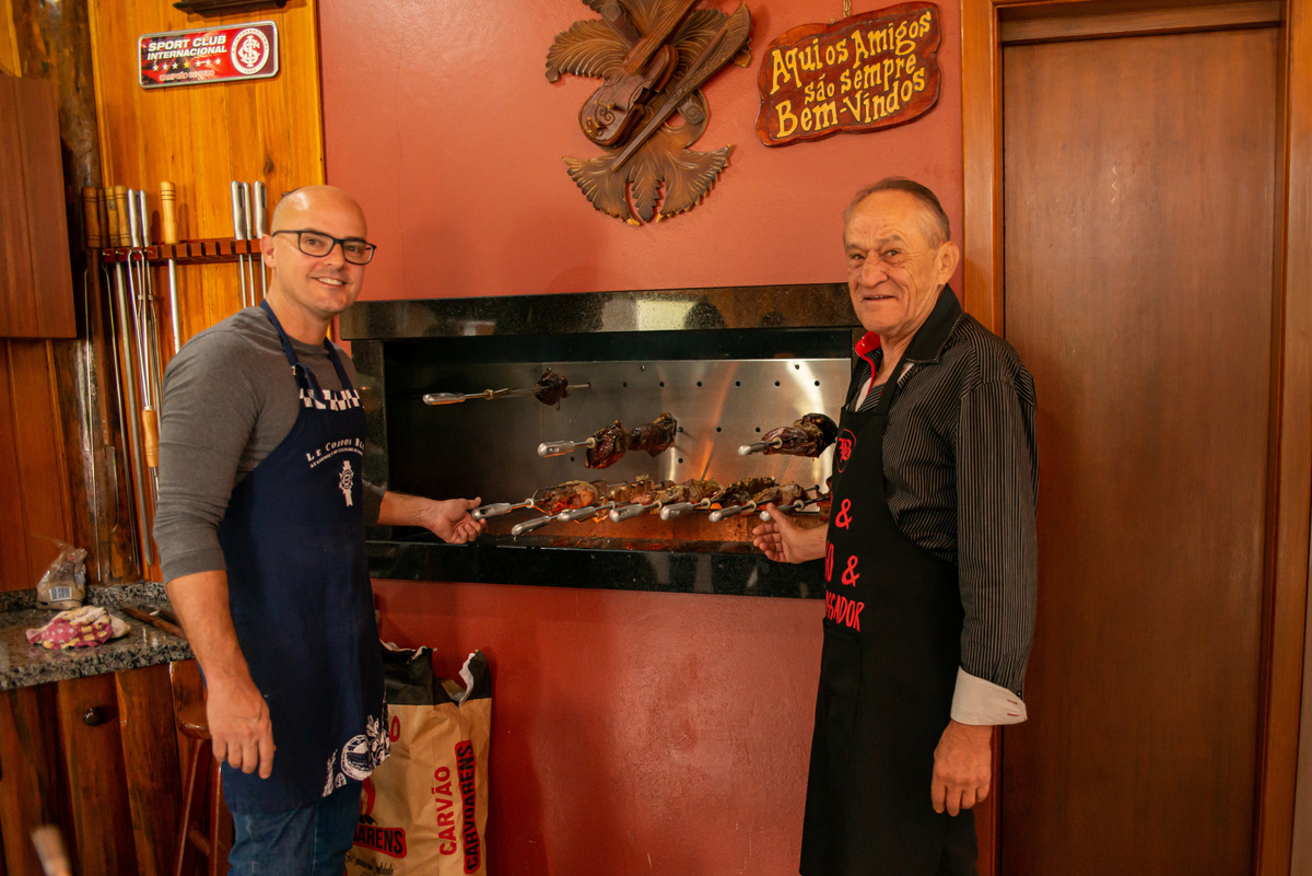 assadores e a churrasqueira