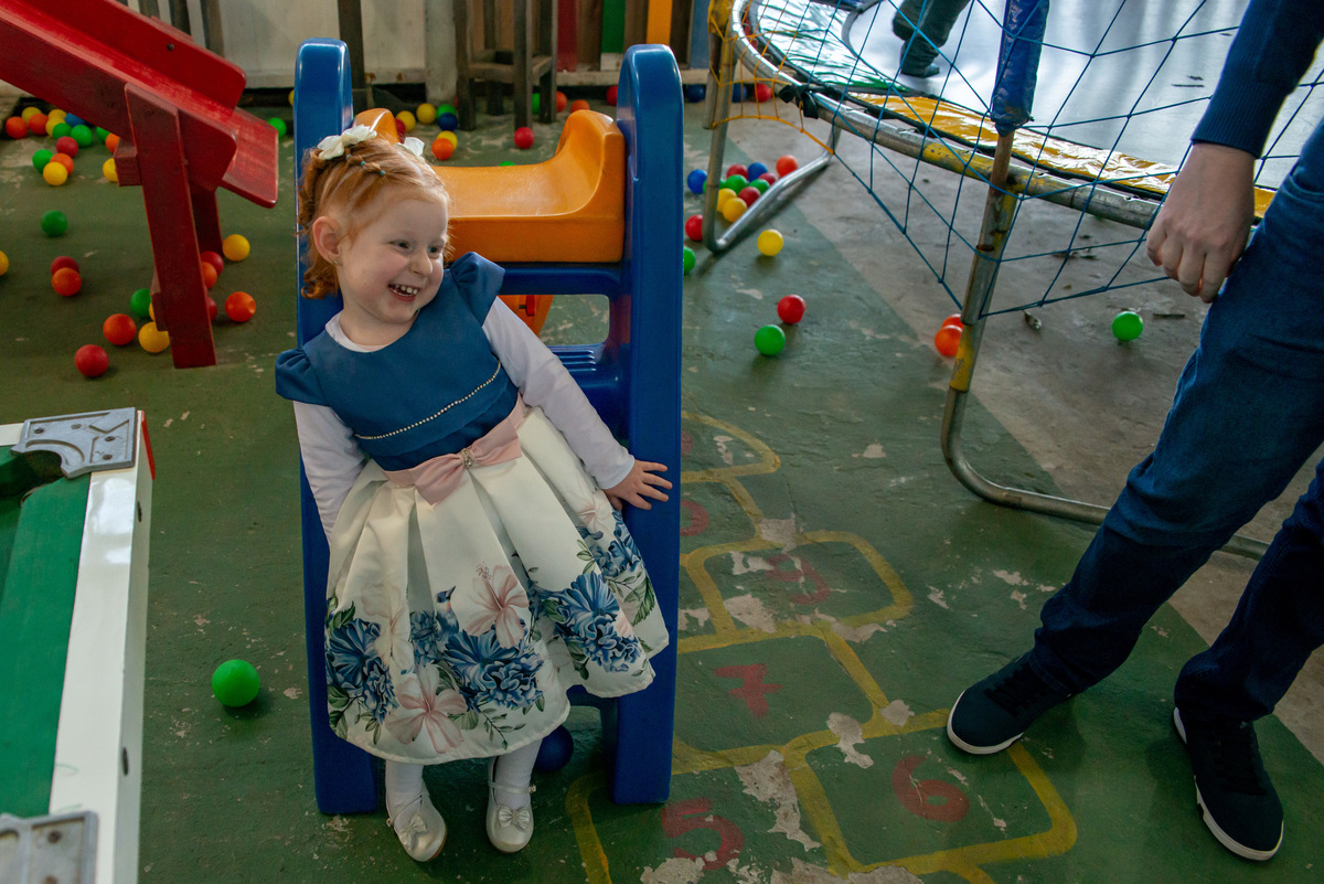 menina ruiva de 3 anos em sua festa de aniversário infantil