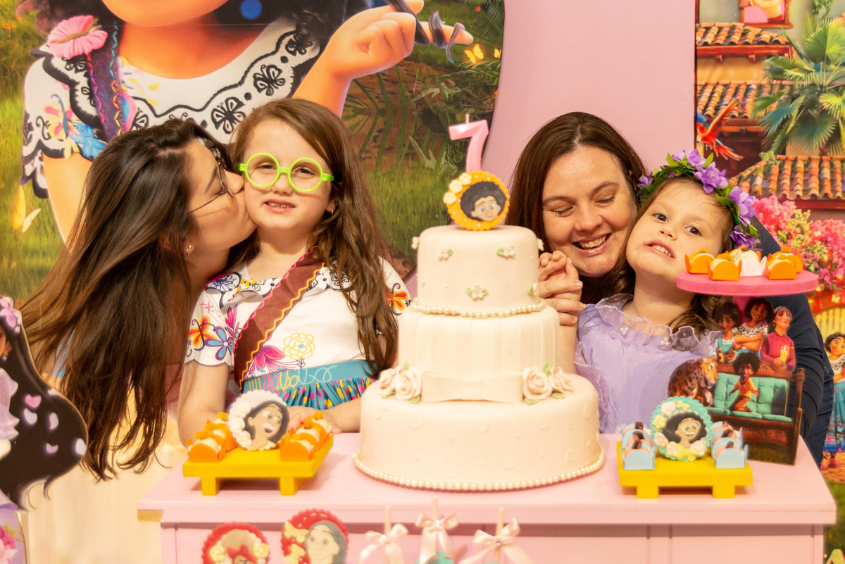 carinho em mesa de festa infantil tema encanto artfestas kids em montenegro rs