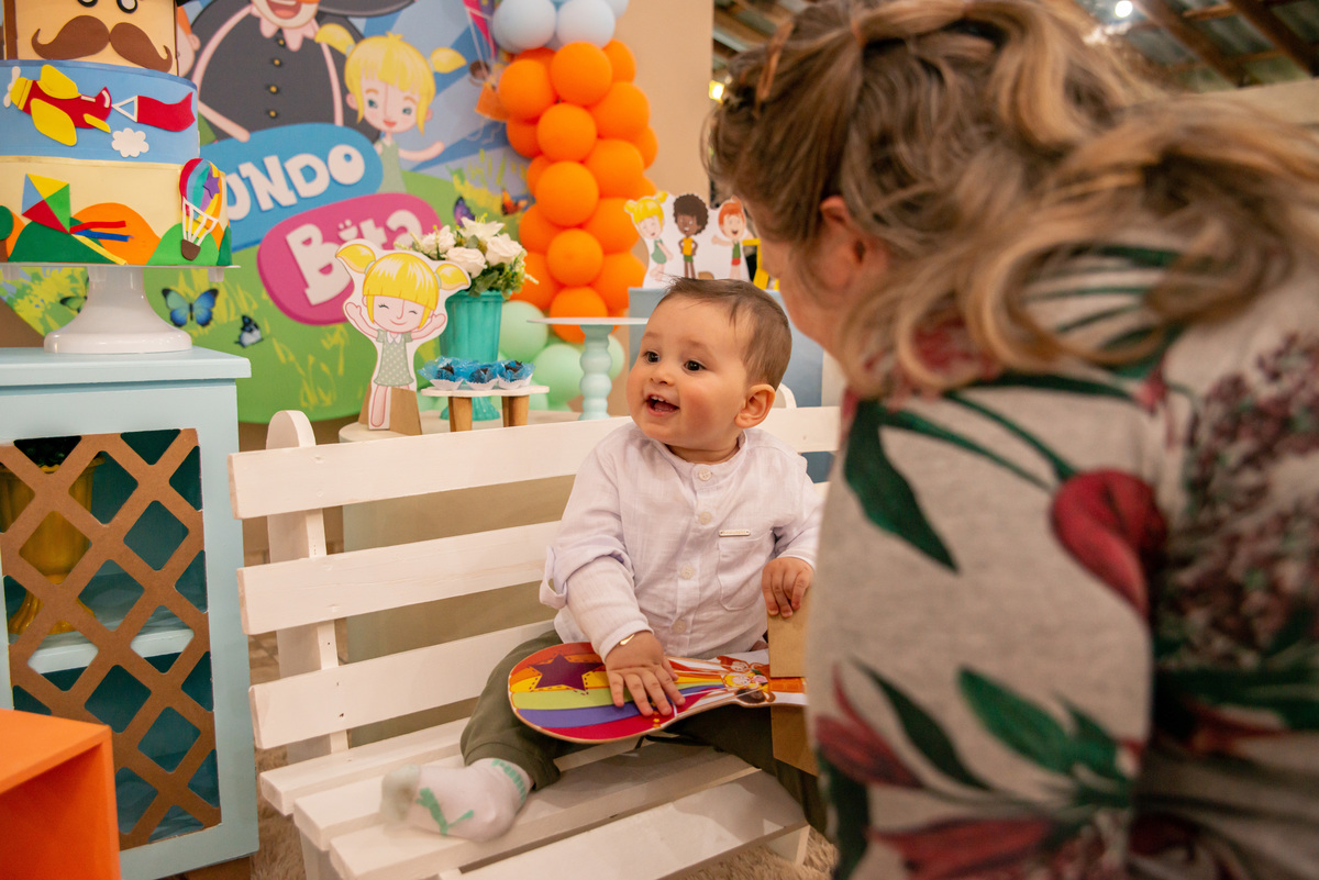 foto espontânea de criança em festa de aniversário infantil 