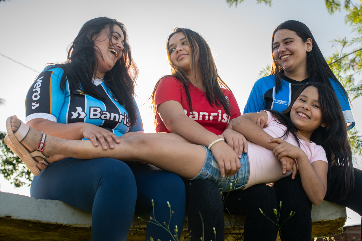 foto de família gremistas e coloradas