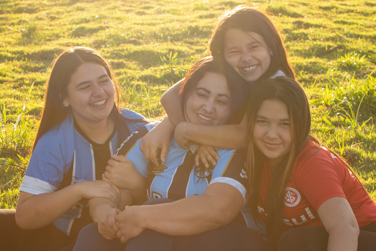 foto espontânea de família, contraluz, gremistas e coloradas