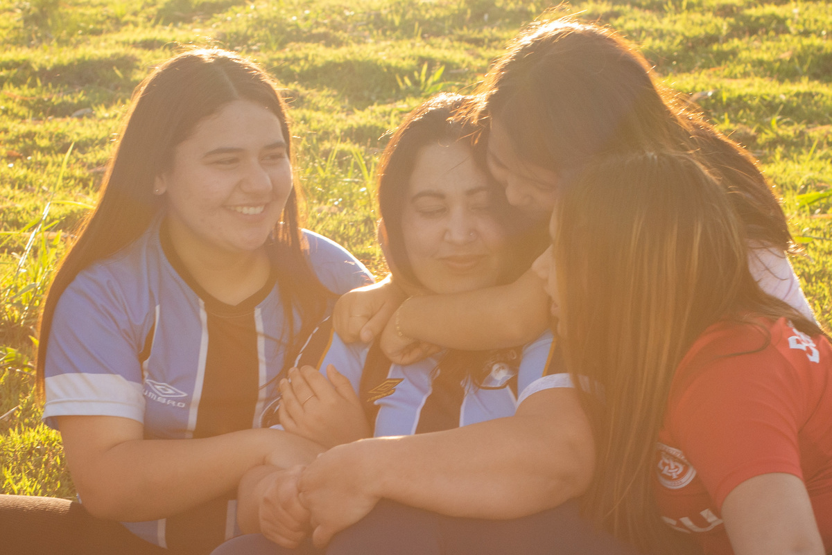 foto espontânea de família, contraluz, gremistas e coloradas