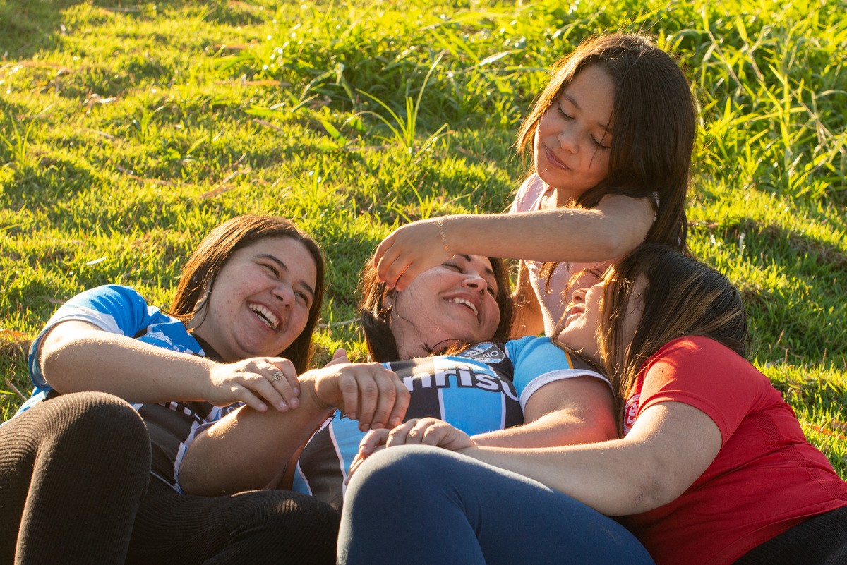 foto espontânea de família, gremistas e coloradas