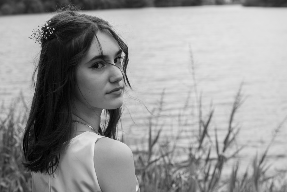 foto em preto e branco de adolescente na festa de primeira comunhão