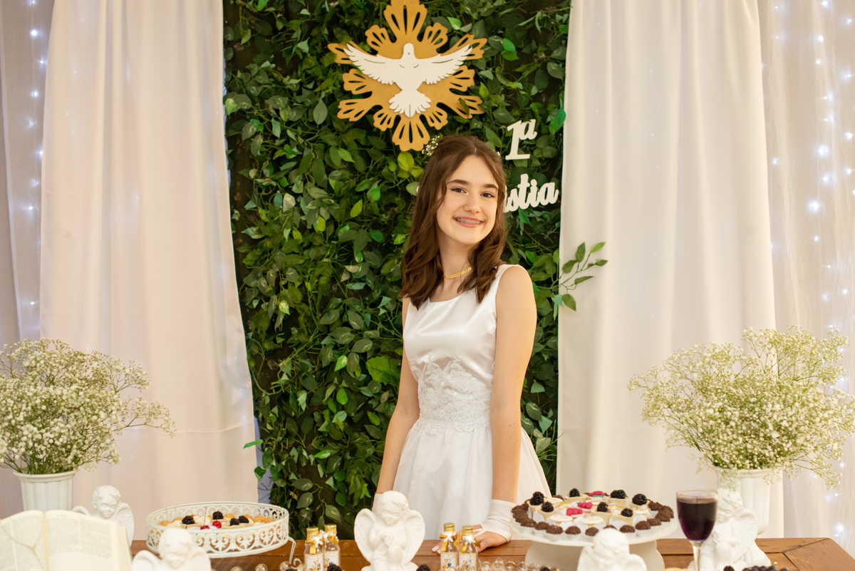 Adolescente em Decoração da festa de Primeira Comunhão
