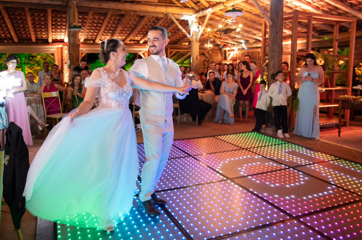 dança dos noivos na festa de casamento