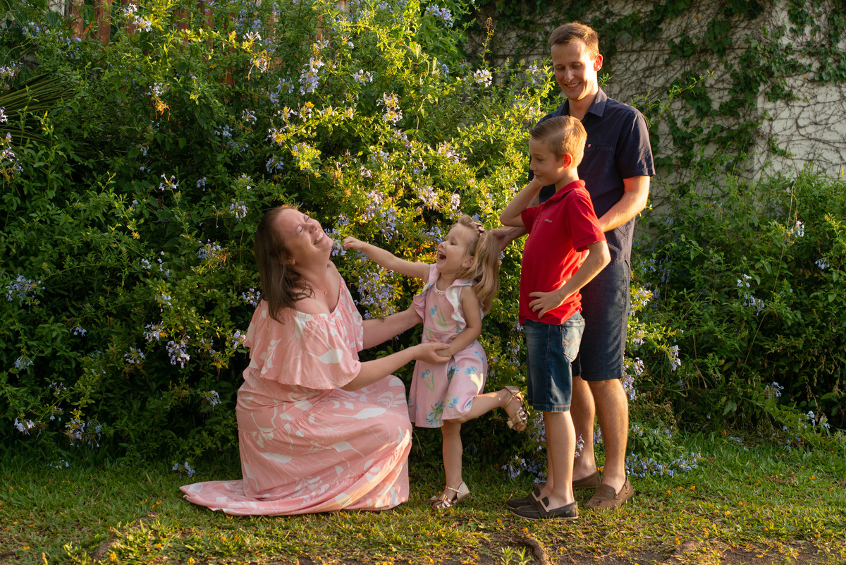 ensaio de família, foto espontânea com crianças