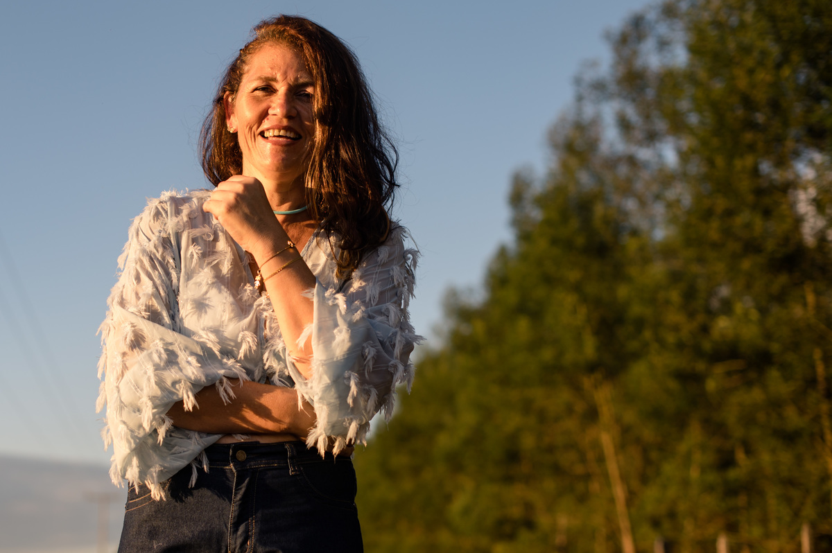 Ensaio feminino externo, luz de fim de tarde