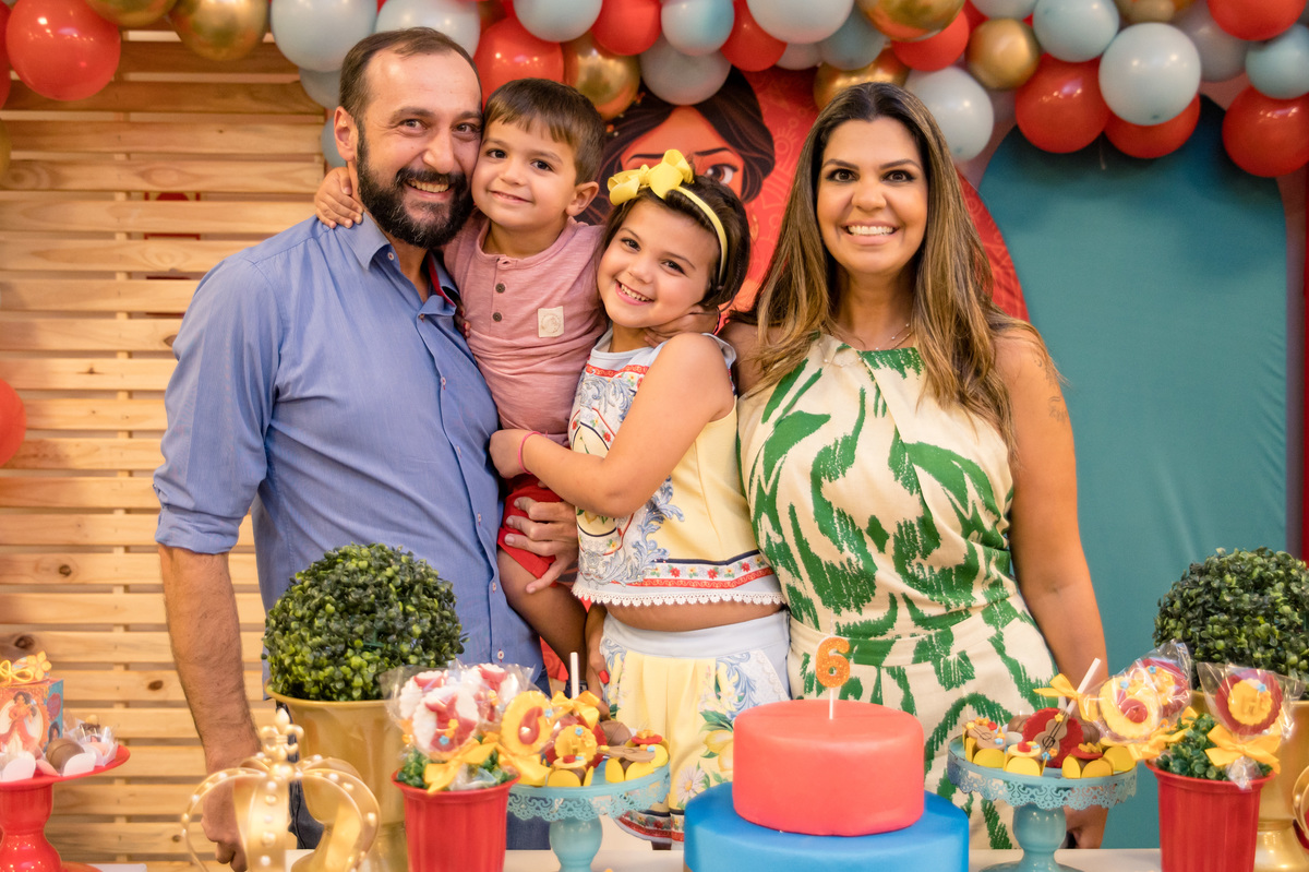 Festa de aniversário infantil, foto de família decoração Elena de Avalor
