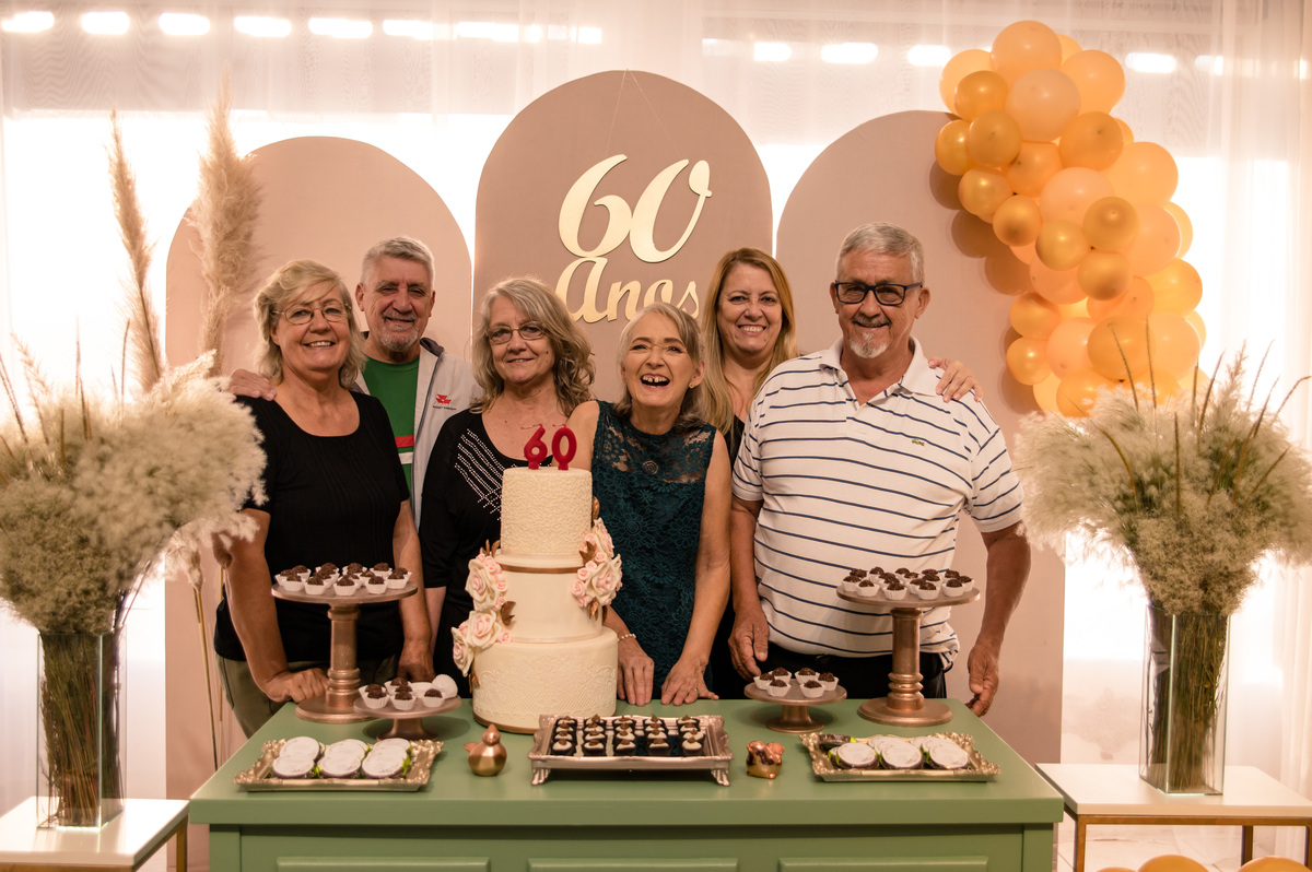 Festa de aniversário de 60 anos, foto com irmãos