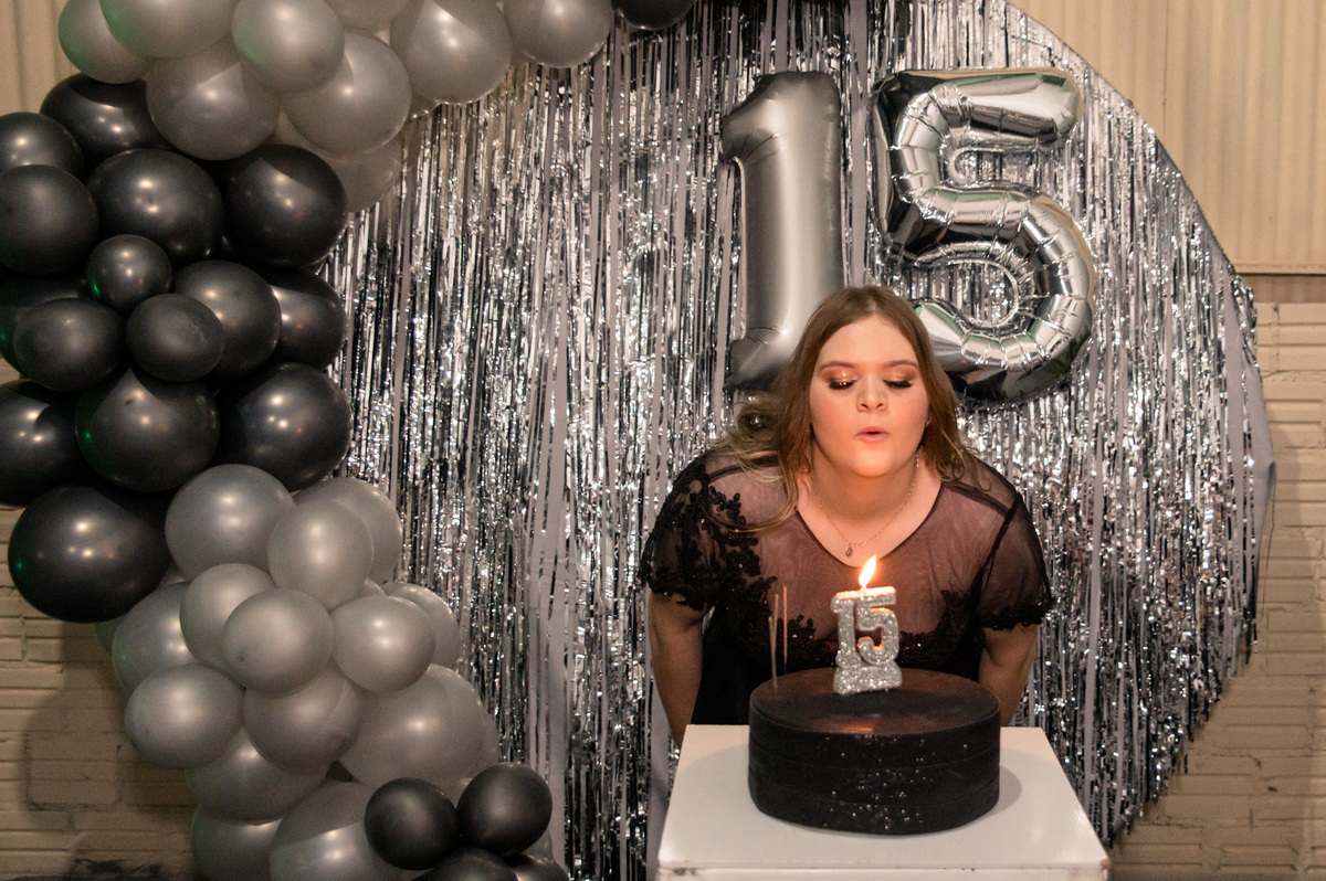 festa de 15 anos, hora de assoprar a velinha