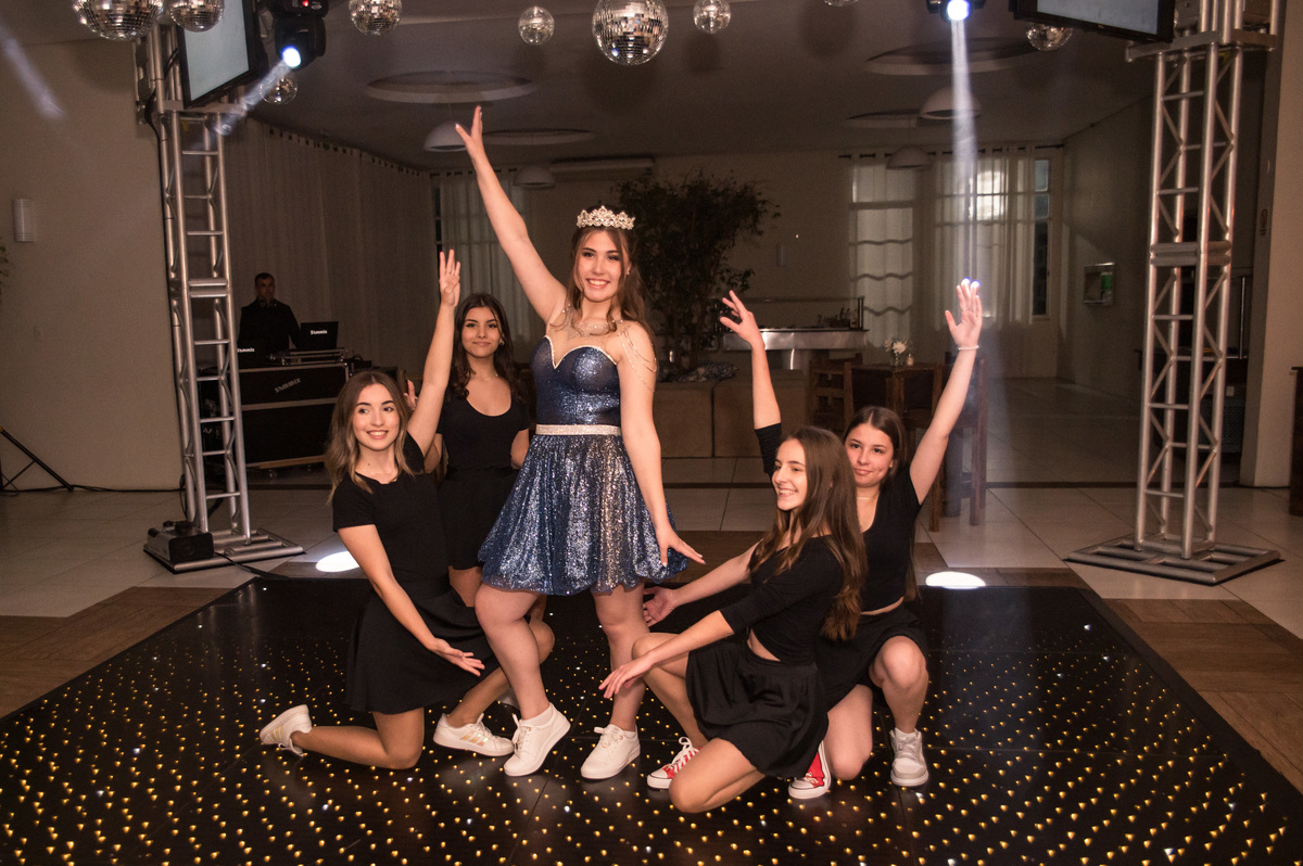 festa de 15 anos - dança de abertura de pista com as amigas
