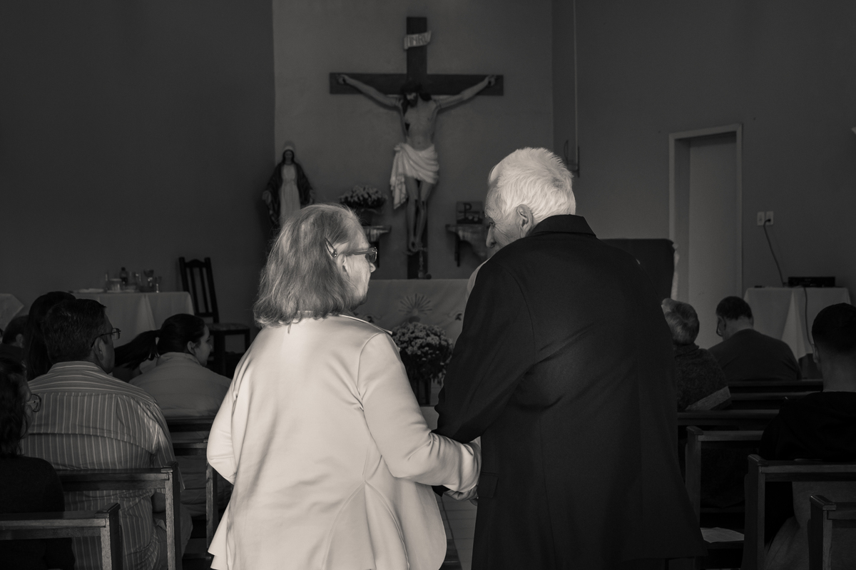 batismo batizado - 
avós chegando na igreja