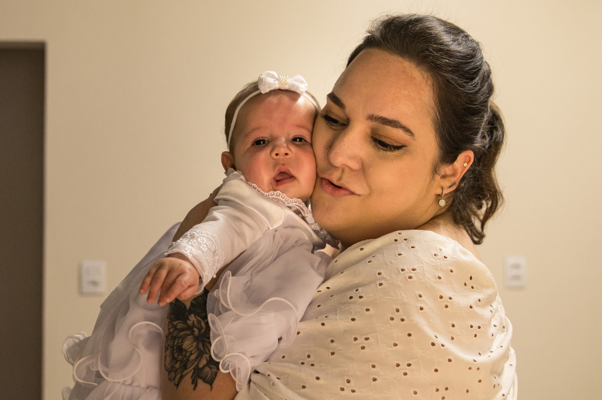 batismo batizado - bebê no colo da dinda