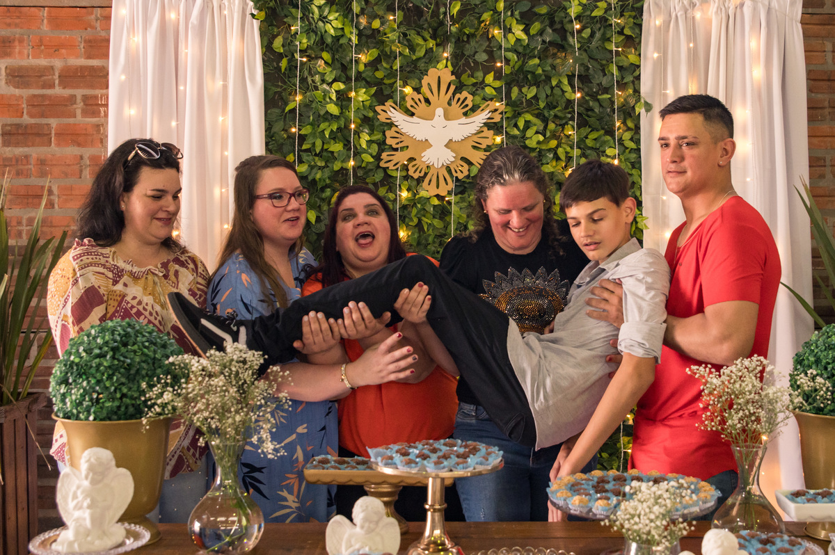 Festa de Primeira Comunhão - Muda Boi - foto dos tios com o adolescente