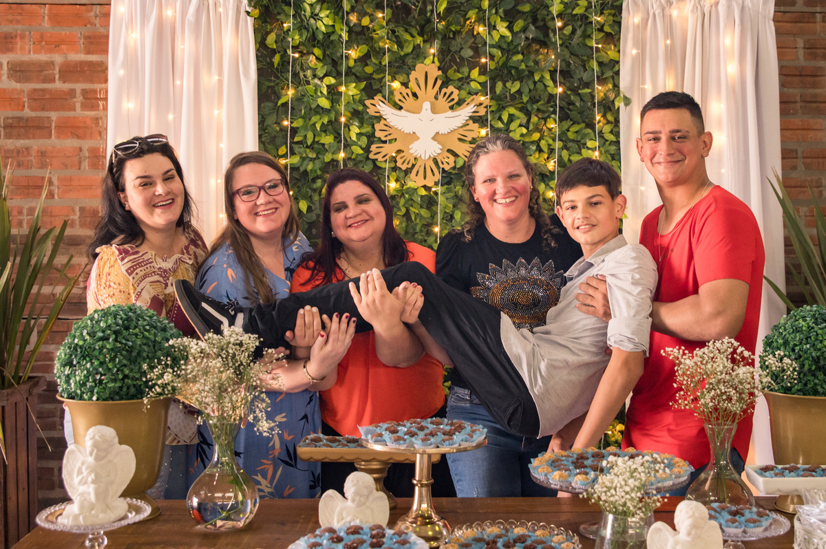 Festa de Primeira Comunhão - Muda Boi - foto dos tios com o adolescente