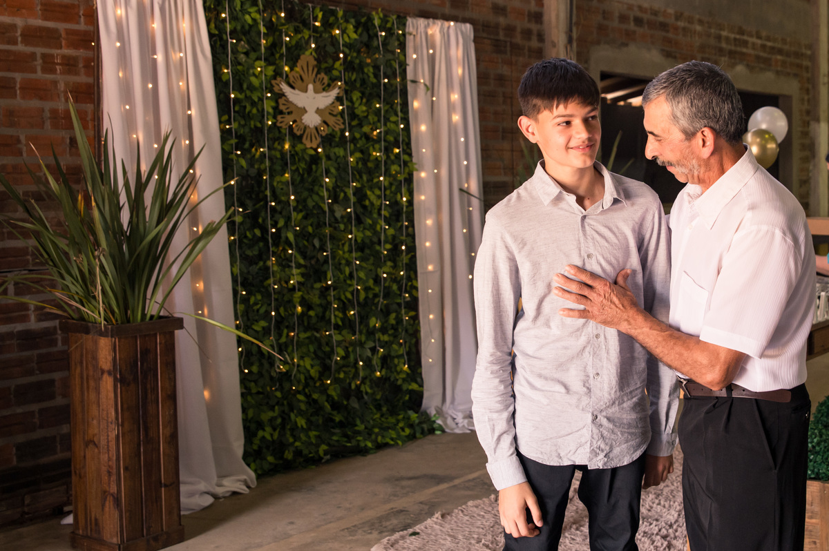 Festa de Primeira Comunhão - Muda Boi - adolescente recebendo conselho