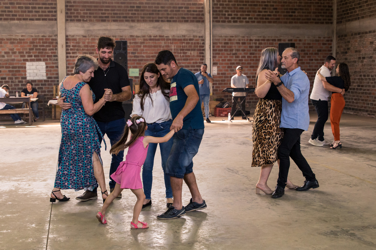 Festa de Primeira Comunhão - Muda Boi - hora do baile com música ao vivo