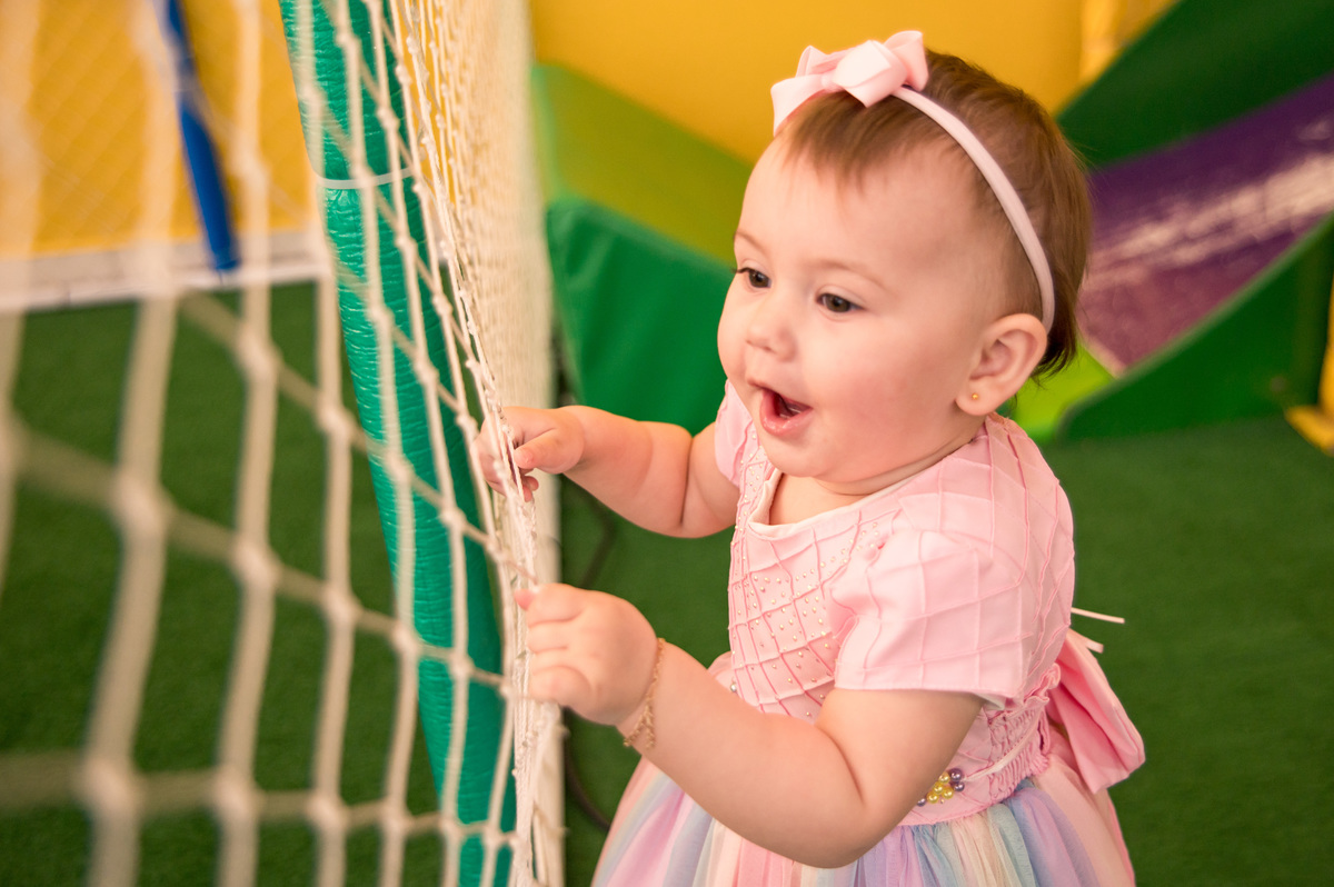 festa de aniversário de um ano - menina sorrindo