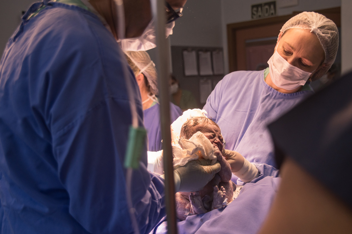 documental de parto - recém nascido