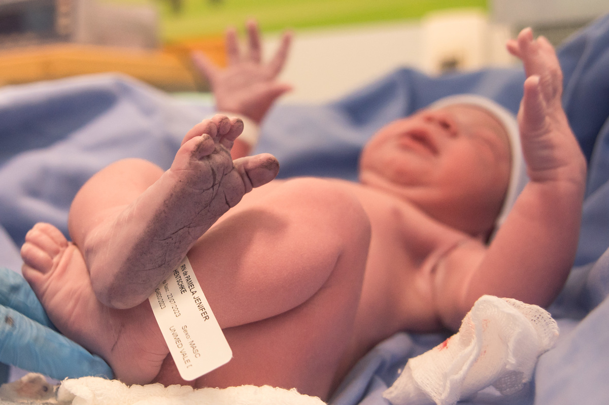 documental de parto - recém nascido