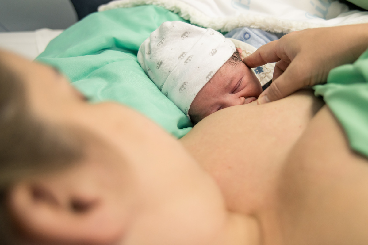 documental parto - primeiro mamazinho do recém nascido