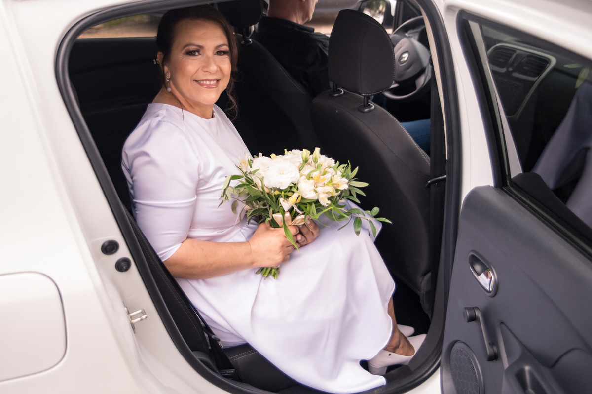 Casamento - noiva no carro