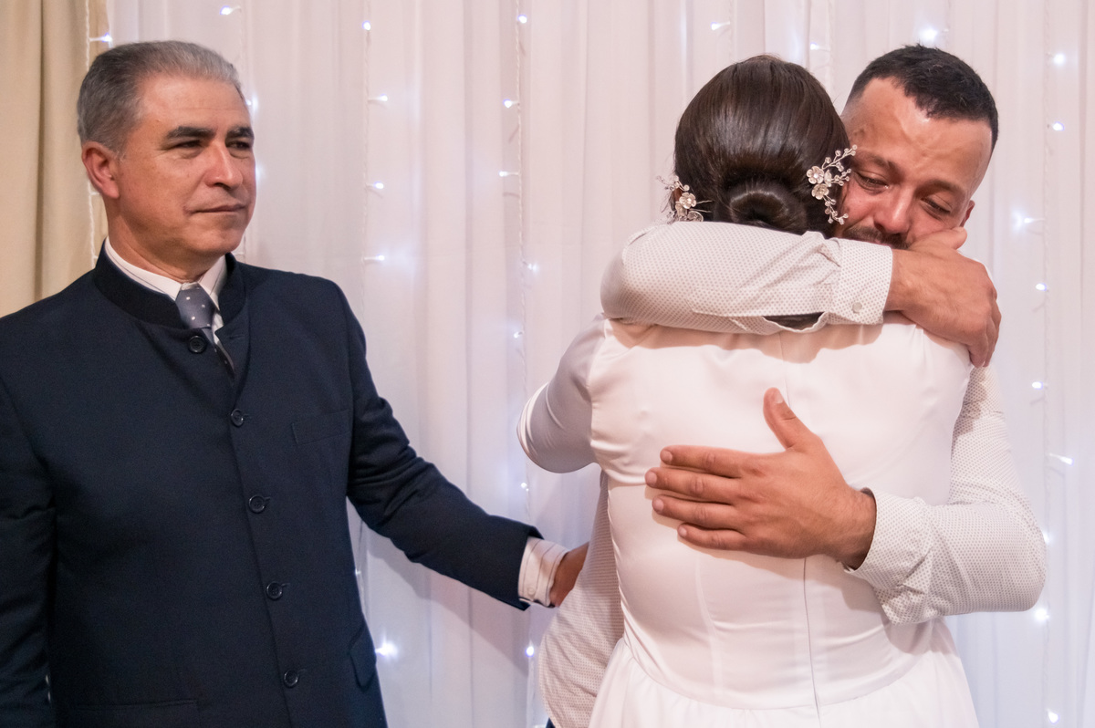 casamento - abraços emocionados