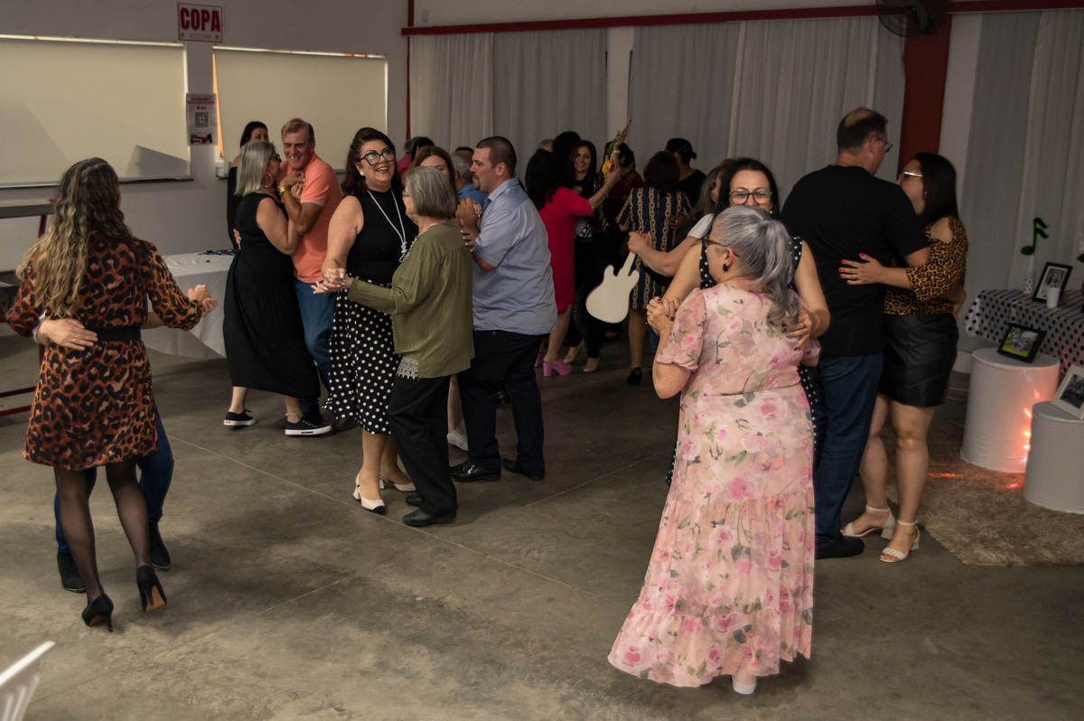 hora da festa, pessoas dançando