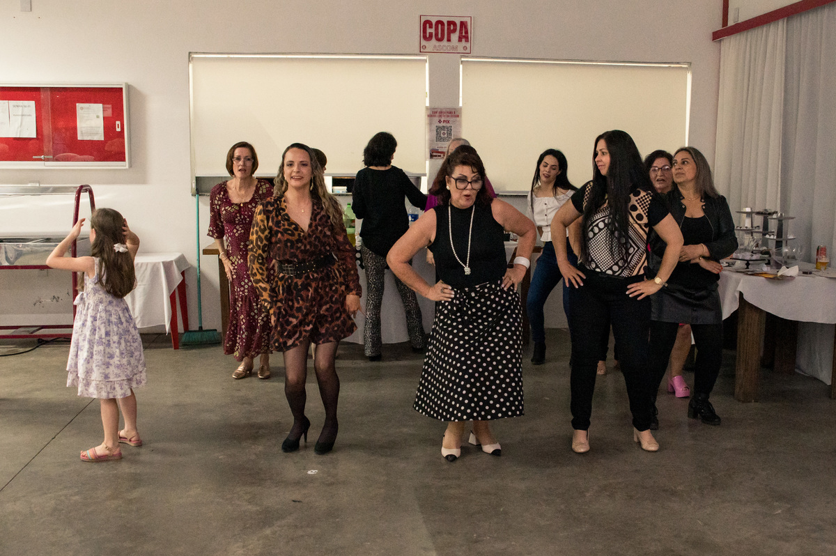 hora da festa, pessoas dançando