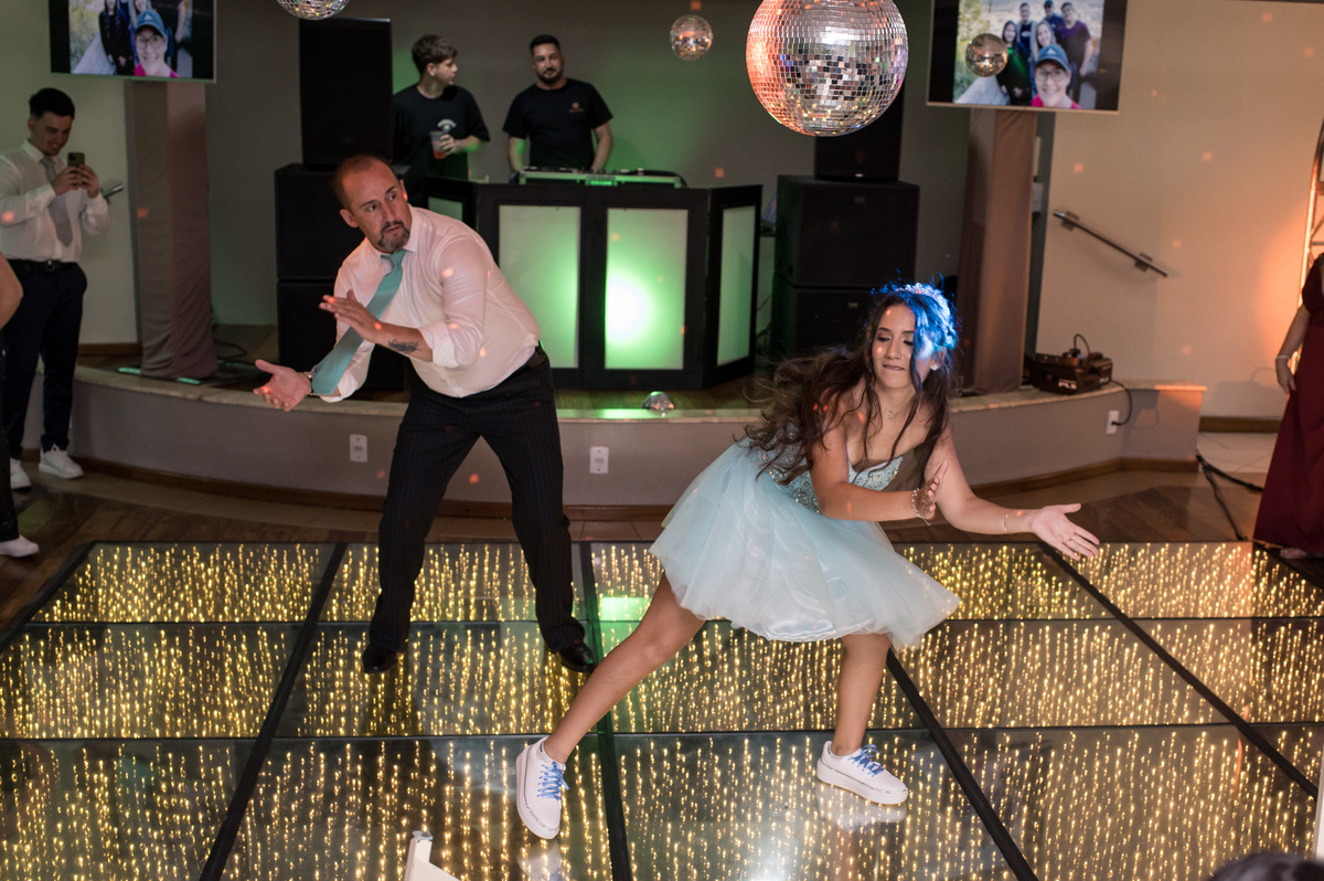 abertura de pista balada com o pai em festa de 15 anos pista de led