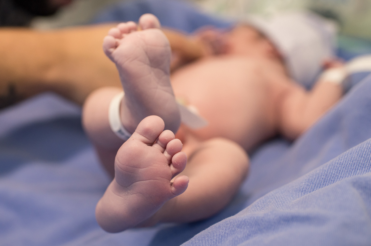 recém nascido e seus pezinhos