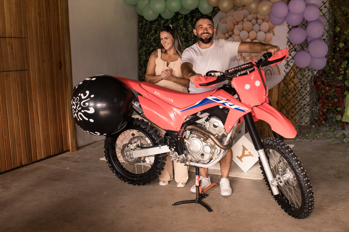 Chá revelação , hora de acelerar a moto e estourar o balão