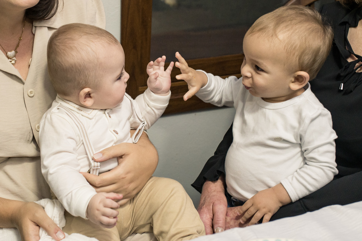 janta de batizado, bebês conversando