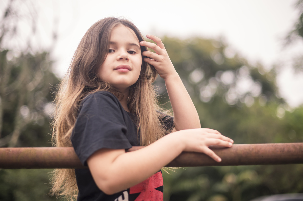 ensaio externo, menina fazendo pose