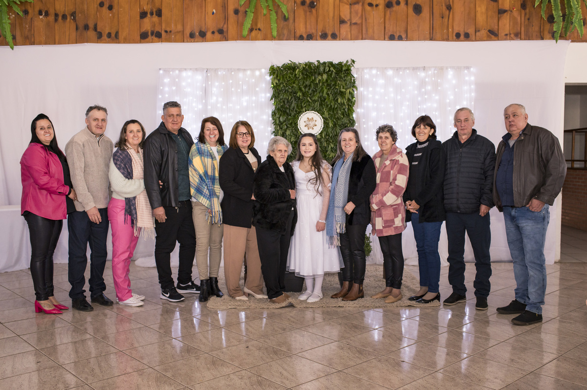 foto com a grande família na festa de primeira comunhão