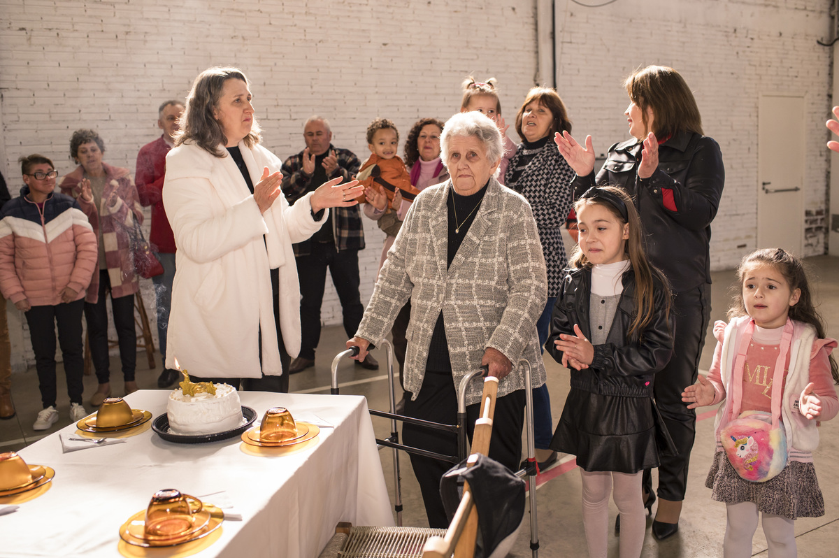 festa de aniversário de 90 anos, hora do parabéns