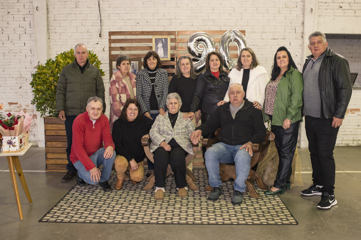 Festa de aniversário de 90 anos foto com os filhos