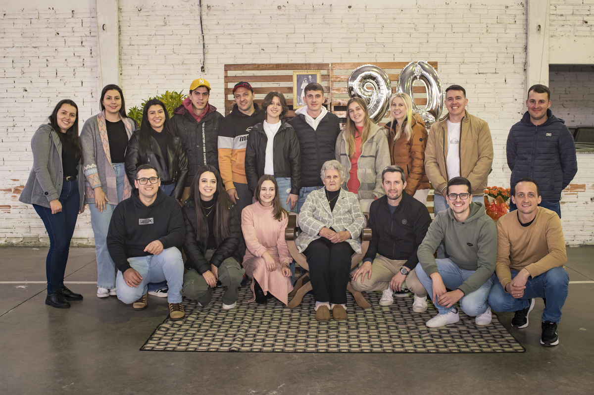 Festa de aniversário de 90 anos Foto com os netos