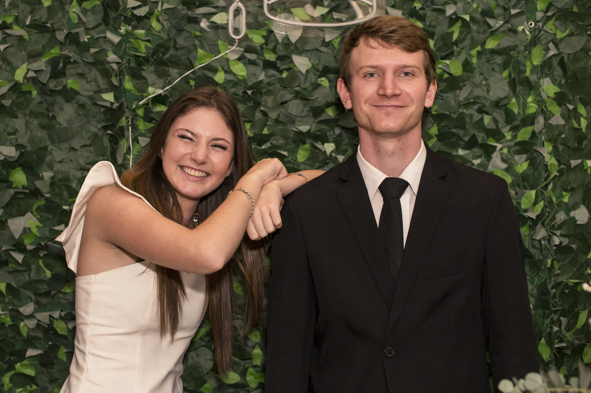 Recepção de Formatura, foto do formando com irmã