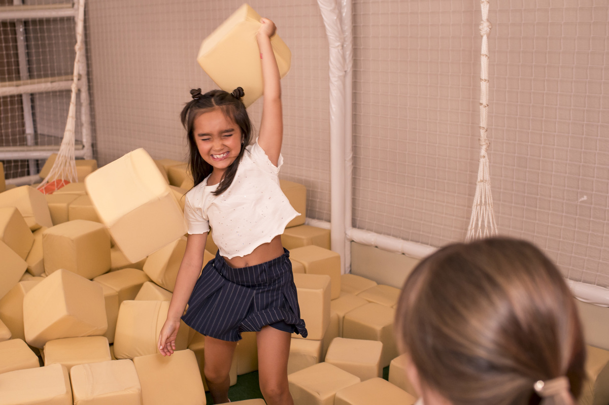 Festa de aniversário infantil, crianças brincando