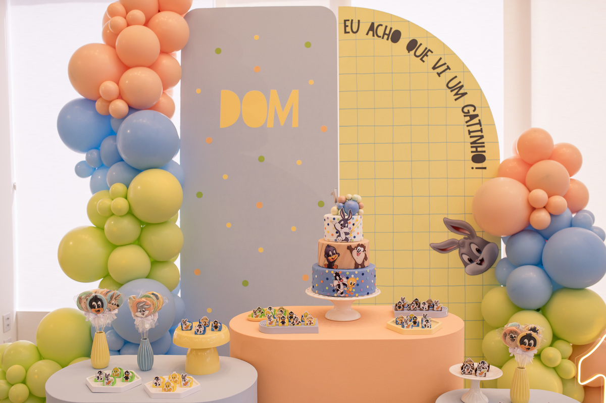Festa de aniversário infantil - decoração looney tunes baby