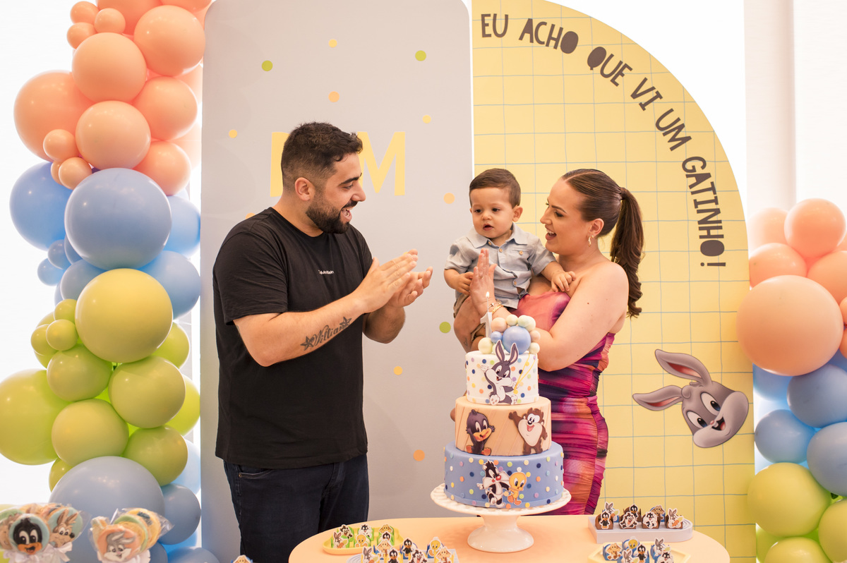 Festa de aniversário infantil
decoração looney tunes baby
hora do parabéns