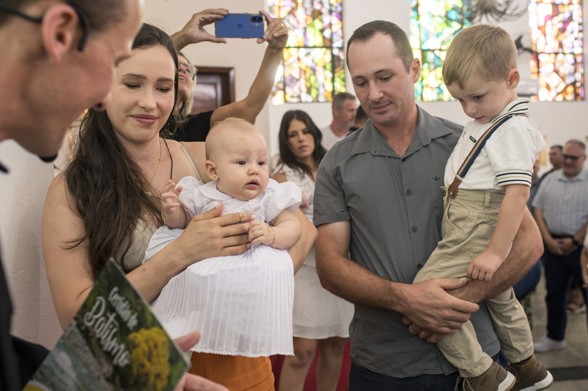Hora do batizado na igreja luterana em Montenegro - RS