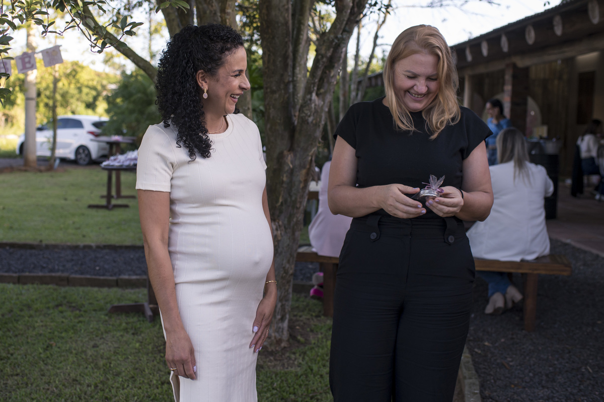 chá de bebê, convidados ganhando lembrancinha
