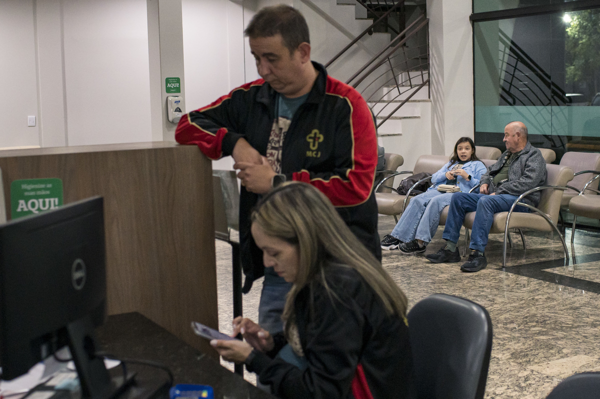 documental de parto, família fazendo a internação