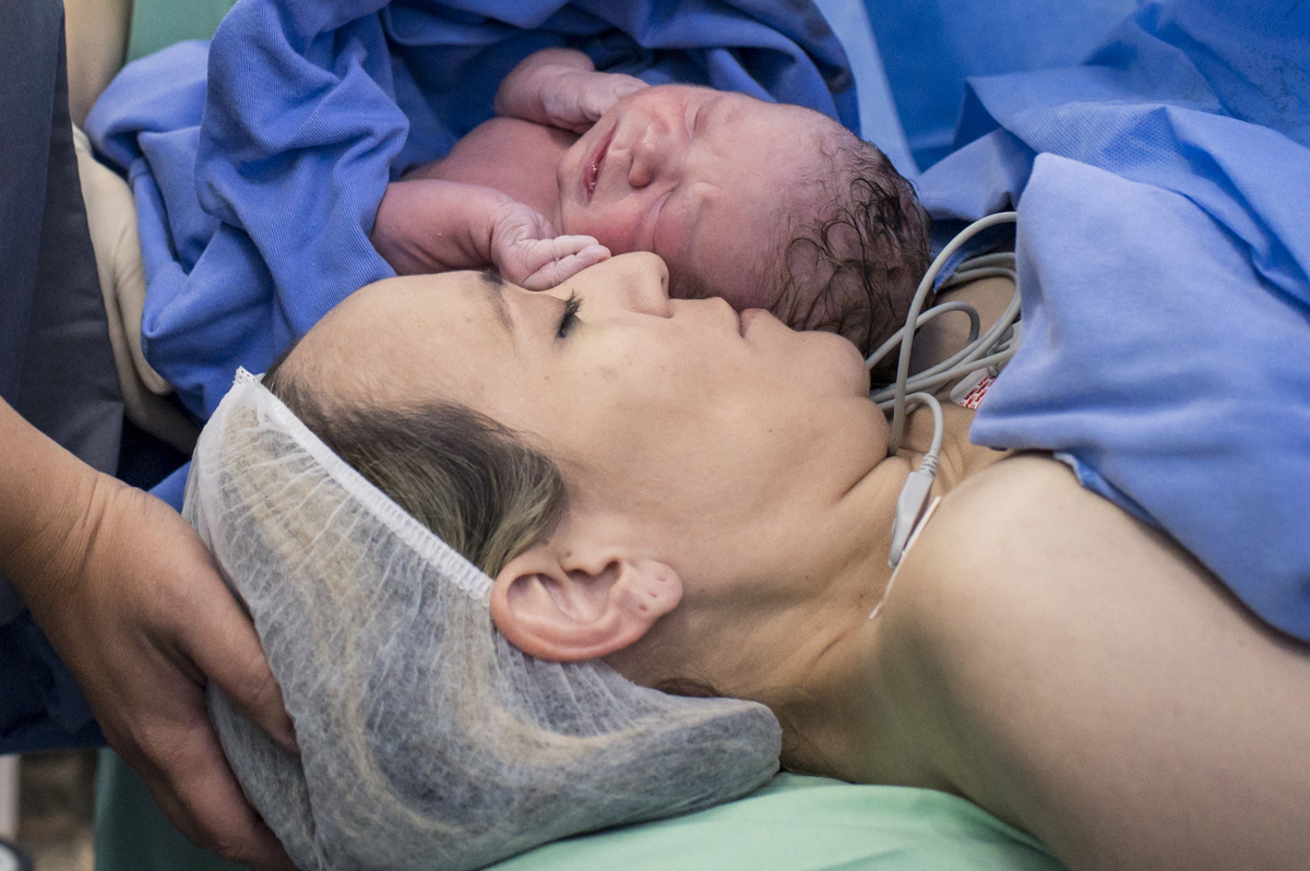 documental de parto, mamãe e bebê